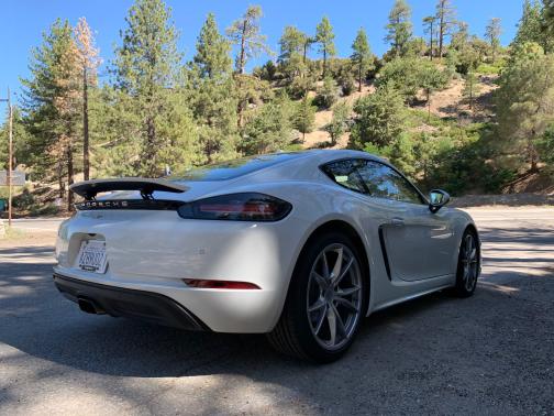 Photo 3 of 6 of 2018 Porsche 718 Cayman Base